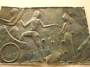 Piastra di bronzo martellato. Scena di partenza di un guerriero (forse Anfiarao). Bottega Ionia (Asia Minore) (580 a.C.)