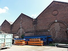 La chaufferie transformée en hangars.