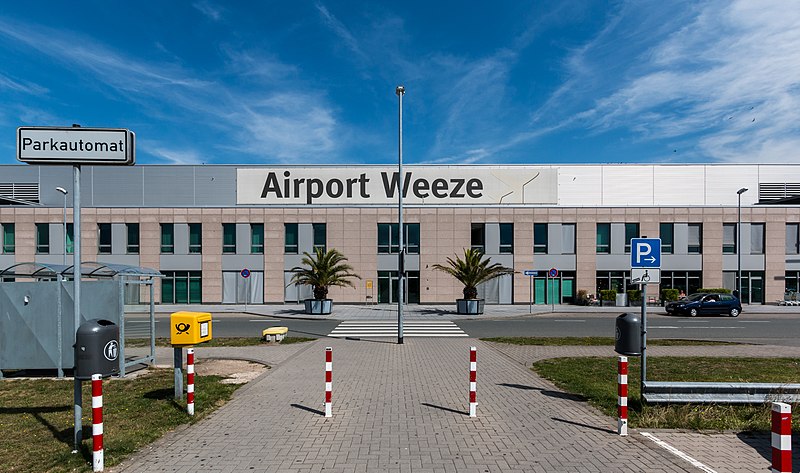 File:Weeze, Flughafen -- 2015 -- 7744.jpg