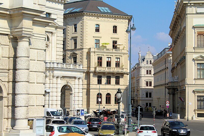 File:Wien, Josef-Meinrad-Platz, Blick zur Bankgasse.JPG