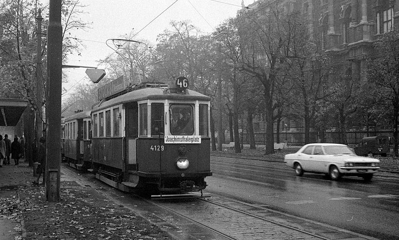 File:Wien-wiener-verkehrsbetriebe-allerheiligenverkehr-1975-903525.jpg