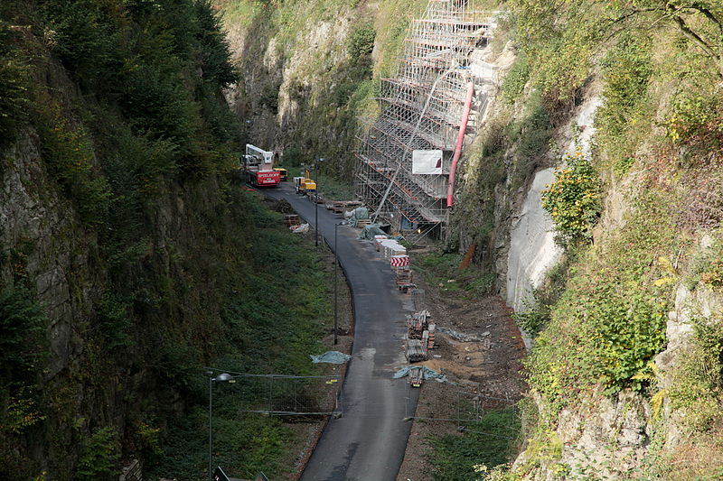 File:Wuppertal - Nordbahntrasse (Brücke Heinrich-Böll-Straße) 06 ies.jpg