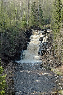 Водопад в мае 2010 года