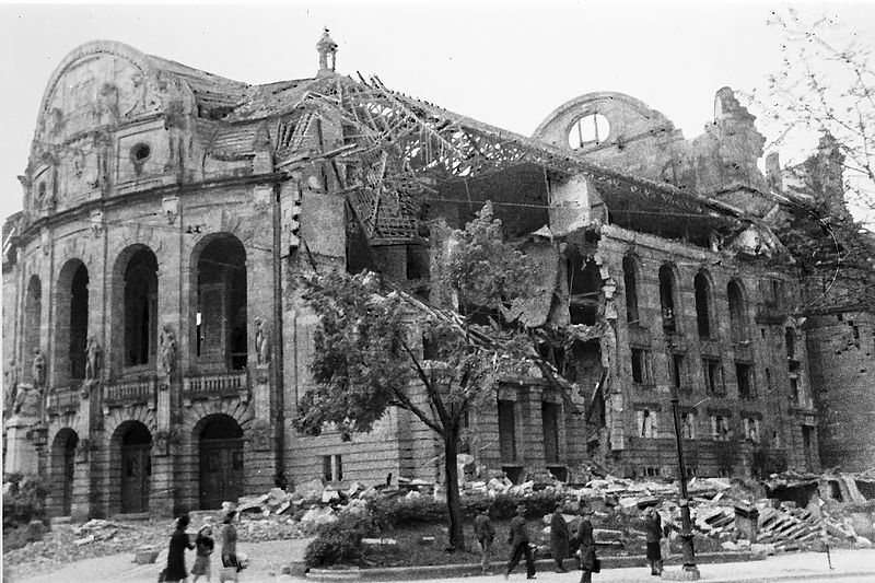 File:Zerstörtes Stadttheater Freiburg.jpg