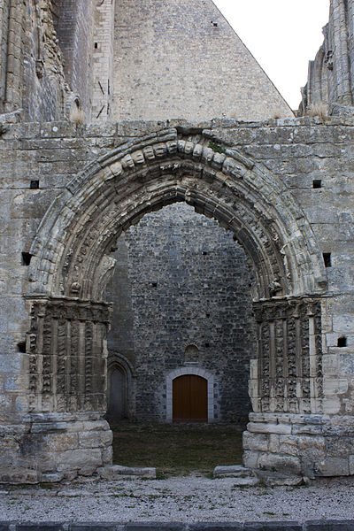 File:Église Saint Mathurin de Larchant-Portail VO-20120920.jpg