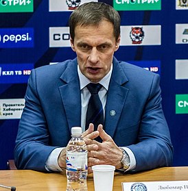 El entrenador en jefe del Dynamo (Minsk) Lubomir Pokovich en la conferencia de prensa posterior al partido (5 de octubre de 2014)