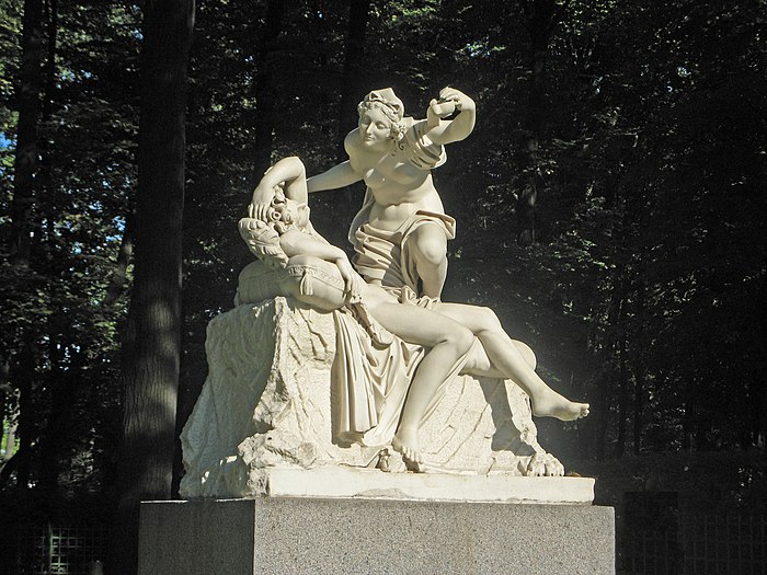 82. Скульптурная группа Амур и Психея в Летнем саду в Санкт-Петербурге