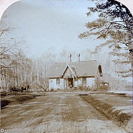 Puerta de entrada con techo de paja en 1869