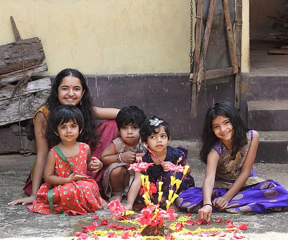 അത്തം ഇടുന്ന കുട്ടികള്‍