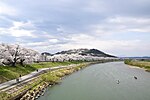 ファイル:白石川さくら歩道橋からの眺望 View from Sakura Footbridge over Shiroishi River(42205235565).jpgのサムネイル