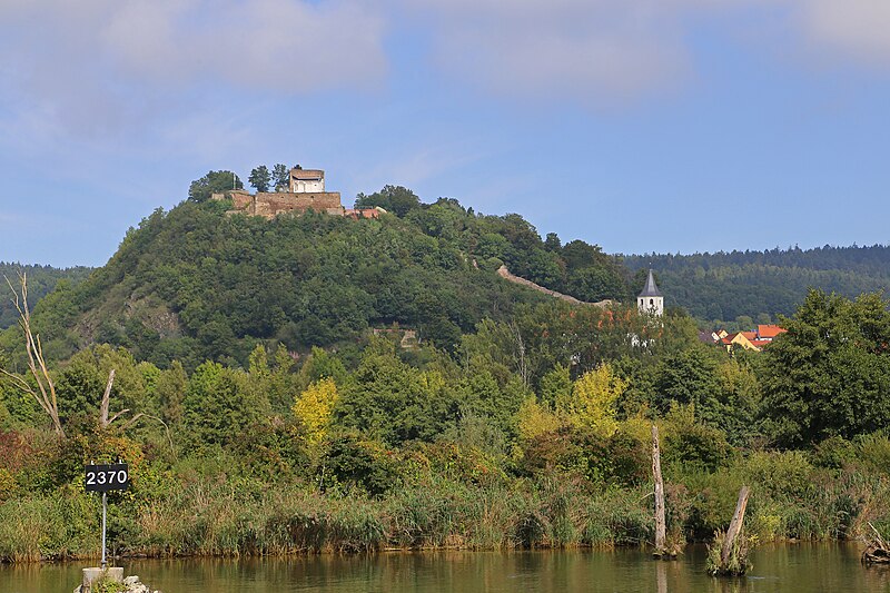 File:00 2398 Donaustauf - Burgruine Donaustauf.jpg