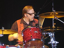 Dennis Diken tritt 2007 mit den Smithereens in Grapevine, Texas, auf.