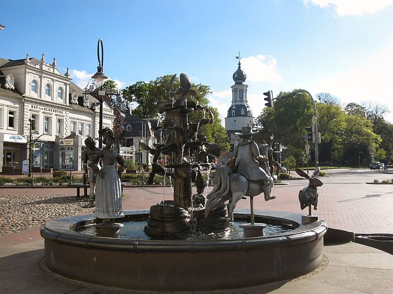 File:2009 05 Jever Sagenbrunnen.JPG