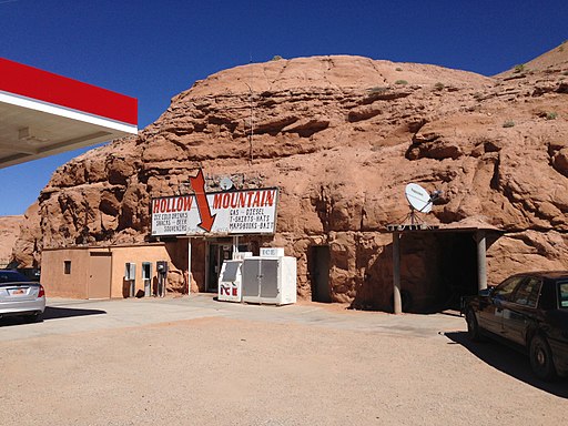 2013-09-23 12 30 53 Closer view of the Hollow Mountain Convenience Store in Hanksville, Utah