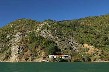 2013-10-04 езерото Коман, Албания 1114.jpg
