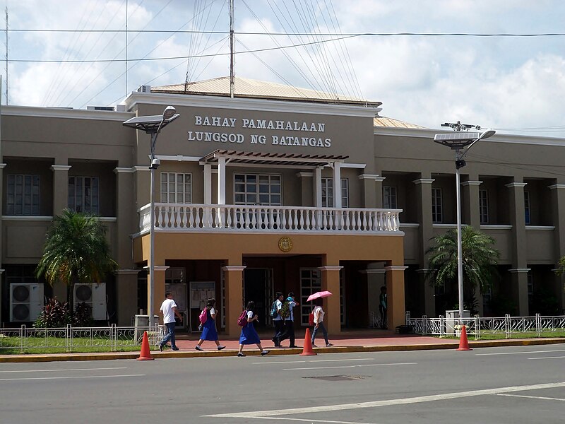 File:2014-11-03 Batangas City Hall 002.jpg