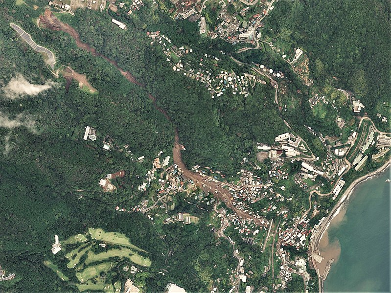 File:2021 July 6, Japan Standard Time morning 09 o'clock 48 minutes shooting. Aerial photograph of Atami debris flow disaster.jpg