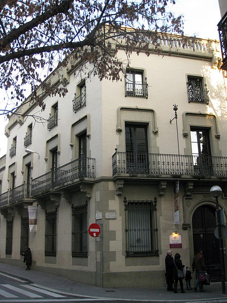 File:425 Casa Taulí, c. Sant Joan - Sant Josep (Sabadell).jpg