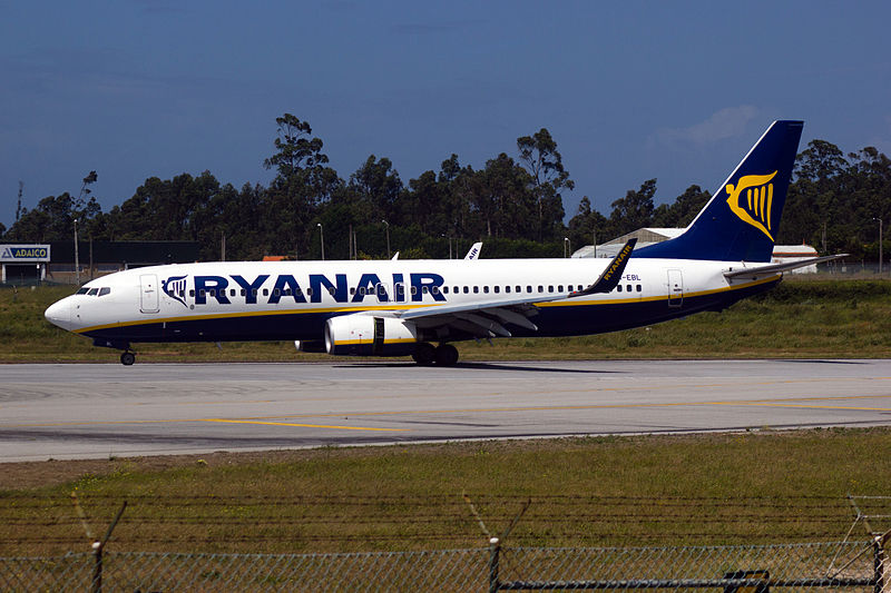 File:737 Ryanair EI-EBL 02.jpg