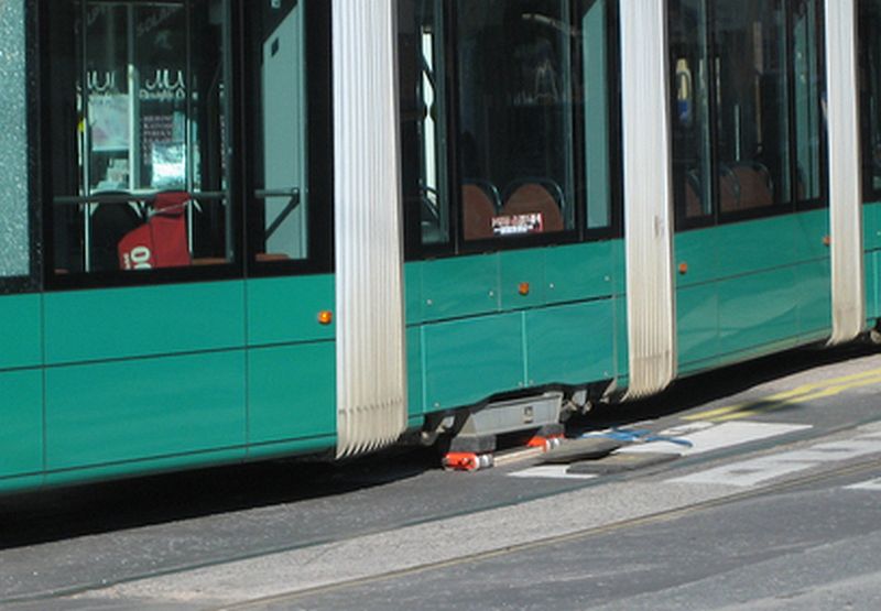 File:A roller under a tram.jpg