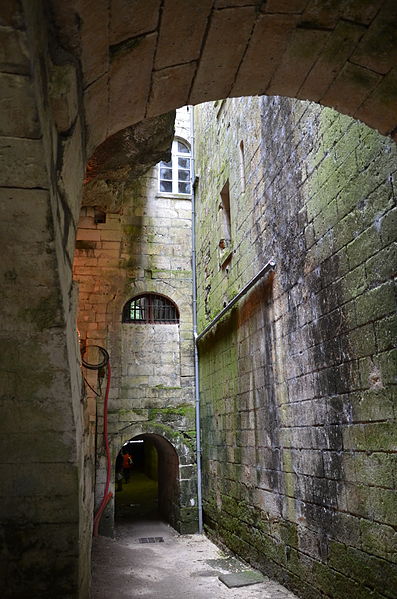 File:Abbaye Saint-Pierre de Brantôme 2014 couloir 2.JPG