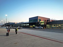 Aeroporto di Brindisi dalla pista.jpg