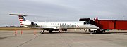 美鹰航空巴西航空工業ERJ-145停靠在密苏里州乔普林地区机场（英语：Joplin Regional Airport）（2014年）