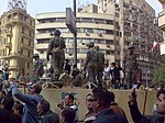 Egyptisk militär ser på under demonstrationer på torget under protesterna 2011.