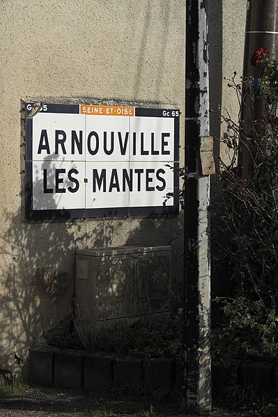 File:Arnouville-lès-Mantes Panneau 704.jpg