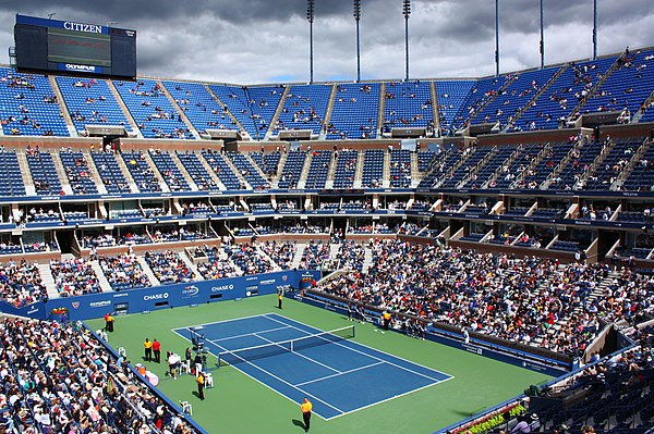 Arthur Ashe stadium in 2010, before the retractable roof was added.
