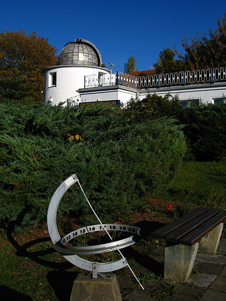 File:Astronomisches Zentrum Schkeuditz Kuppel.JPG