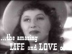 Barbara Stanwyck in trailer van Annie Oakley 4.jpg