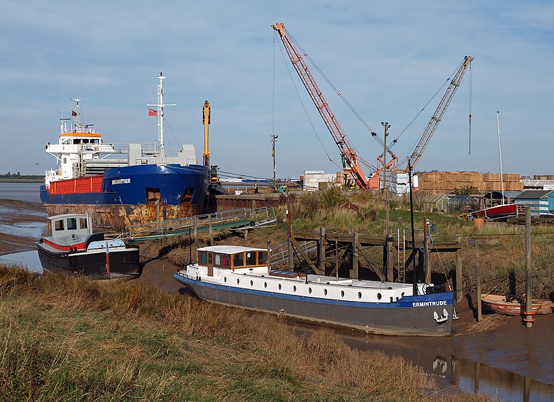 File:Barrow Haven - geograph.org.uk - 3687468.jpg