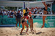 Deutsch: Beachvolleyball bei den Olympischen Jugendspielen 2018; Tag 8, 14. Oktober 2018; Mädchen, Achtelfinale – USA-Peru 2:0 (21–19/21–12) English: Beach volleyball at the 2018 Summer Youth Olympics at 14 October 2018 – Girls Round of 16 – USA-Peru 2:0 (21–19/21–12)