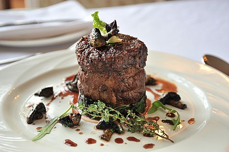 Tập_tin:Beef_fillet_steak_with_mushrooms.jpg