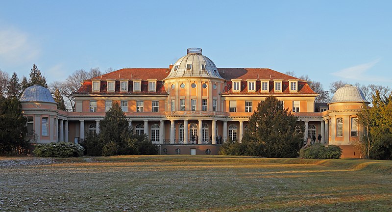 File:Berlin-Lankwitz 12-12 Siemens Villa.jpg