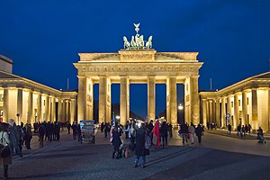 Berlin Brandenburger Tor Abend.jpg