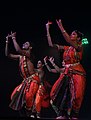 Bharatanatyam_dance_performance_by_Guru_Saroja_Vaidyanathan'_disciples_at_Youth_Festival_2012_IMG_3201_18