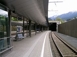 East portal direkt vid tågstationen i St. Anton