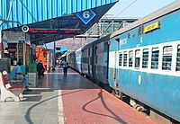 Bhubaneshwar gebundener Intercity Express bei Visakhapatnam.jpg