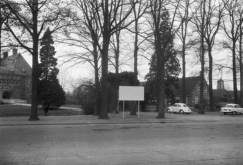 File:Bijgebouw vanuit het zuiden, kasteel - Wijchen - 20255886 - RCE.jpg