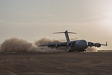 Boeing C-17 landing at Gao Airport, Mali.jpg