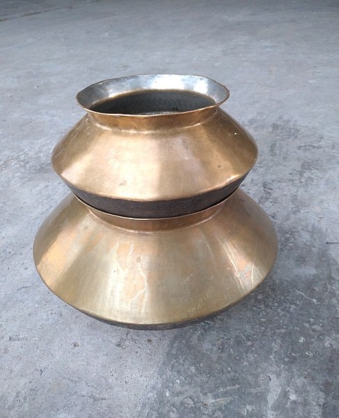 File:Brass pots 03.jpg