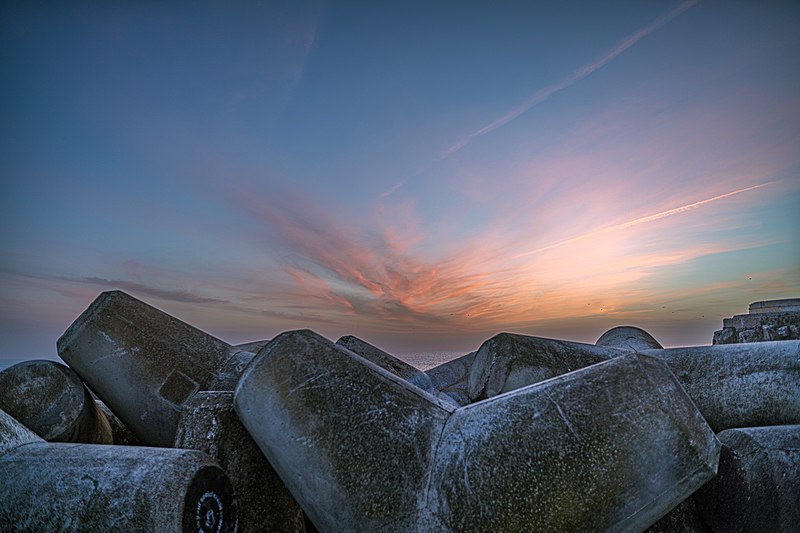 File:Breakwater Pier at Peniche (51854897188).jpg