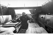 Bundesarchiv Bild 101I-701-0380-34, Russland-Nord, Schutzenpanzer, Innen.jpg