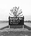 Tafel des Autobahn-Reiserufs in unmittelbarer Nähe einer Tankstelle oder Raststätte. Die Beschriftung hatte der für den jeweiligen Streckenabschnitt zuständige Tankwart vorzunehmen.