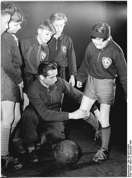 File:Bundesarchiv Bild 183-34732-0005, Sportclub Dynamo Berlin, Nachwuchsförderung.jpg