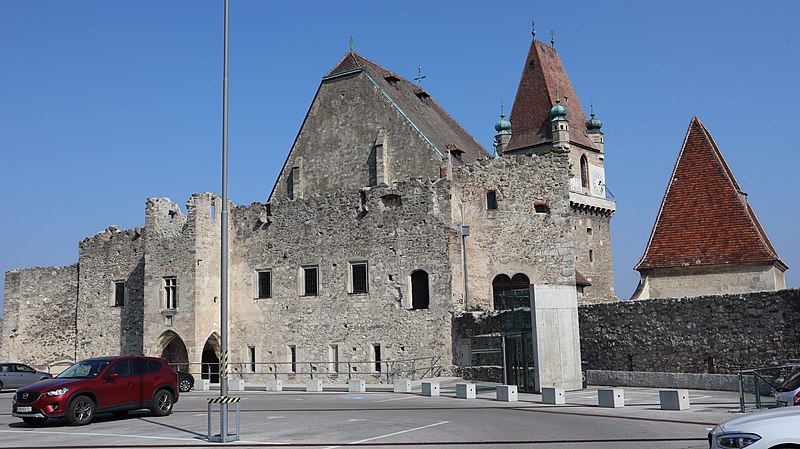 File:Burg Perchtoldsdorf 2.jpg