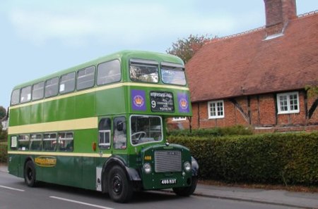 Bus Crookham Village