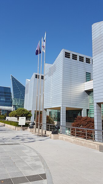 File:Busan Museum of Art Flagpoles.jpg